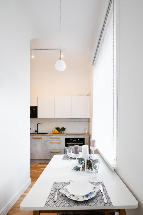 Brivibas House Design Apartments In City Center Riga Luaran gambar