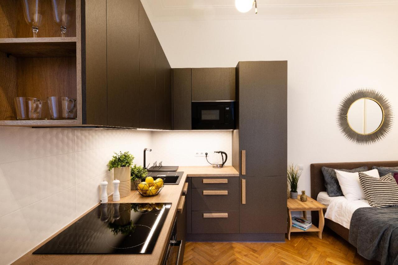 Brivibas House Design Apartments In City Center Riga Luaran gambar