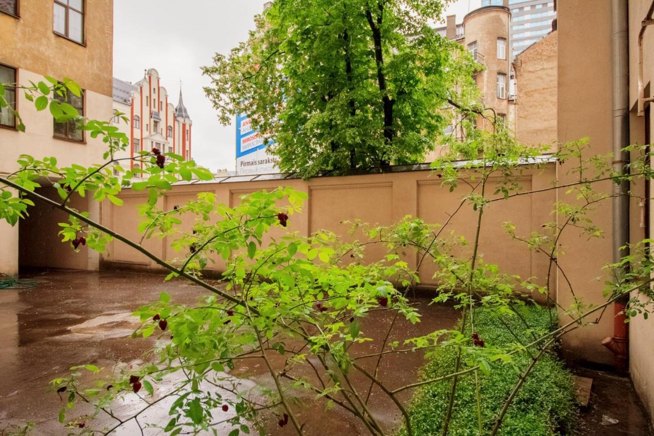 Brivibas House Design Apartments In City Center Riga Luaran gambar