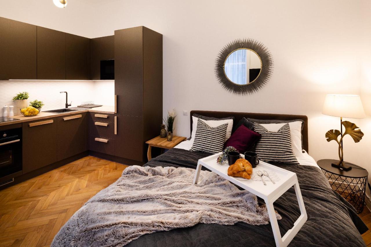 Brivibas House Design Apartments In City Center Riga Luaran gambar