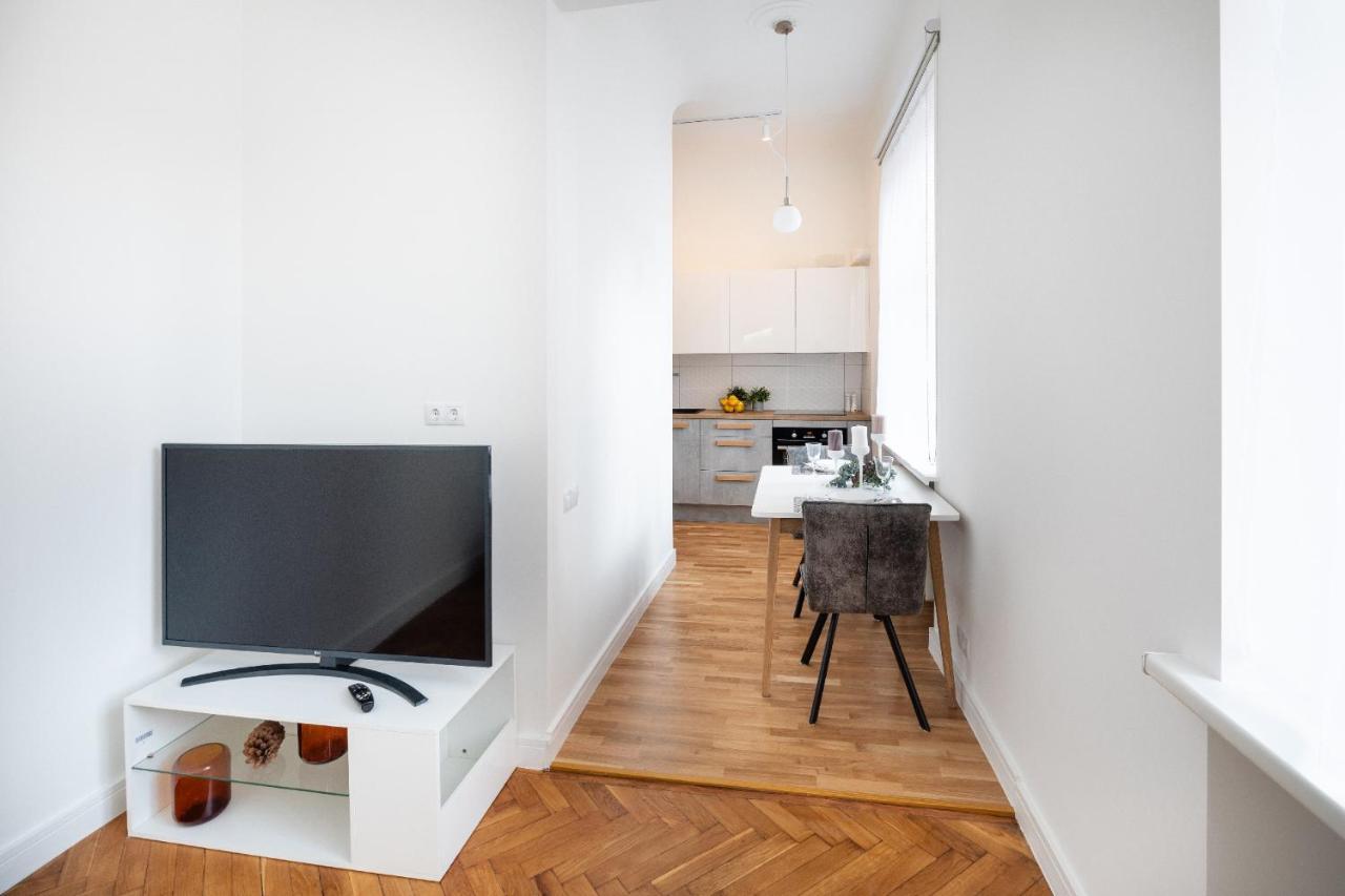 Brivibas House Design Apartments In City Center Riga Luaran gambar