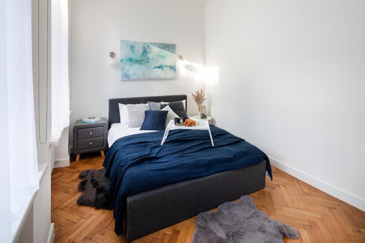 Brivibas House Design Apartments In City Center Riga Luaran gambar