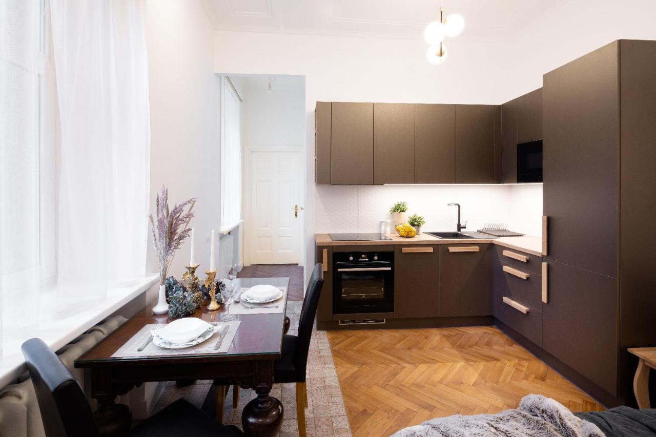 Brivibas House Design Apartments In City Center Riga Luaran gambar