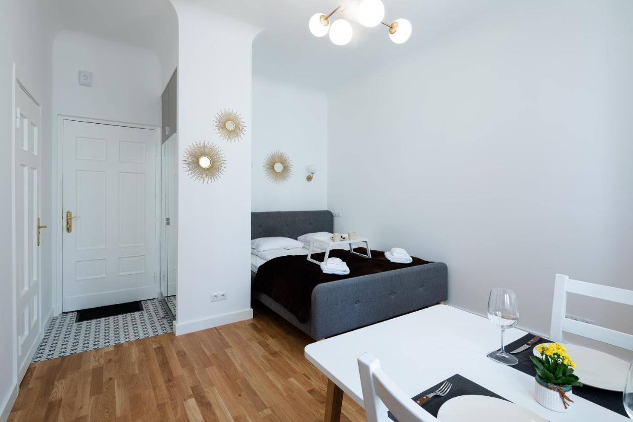 Brivibas House Design Apartments In City Center Riga Luaran gambar