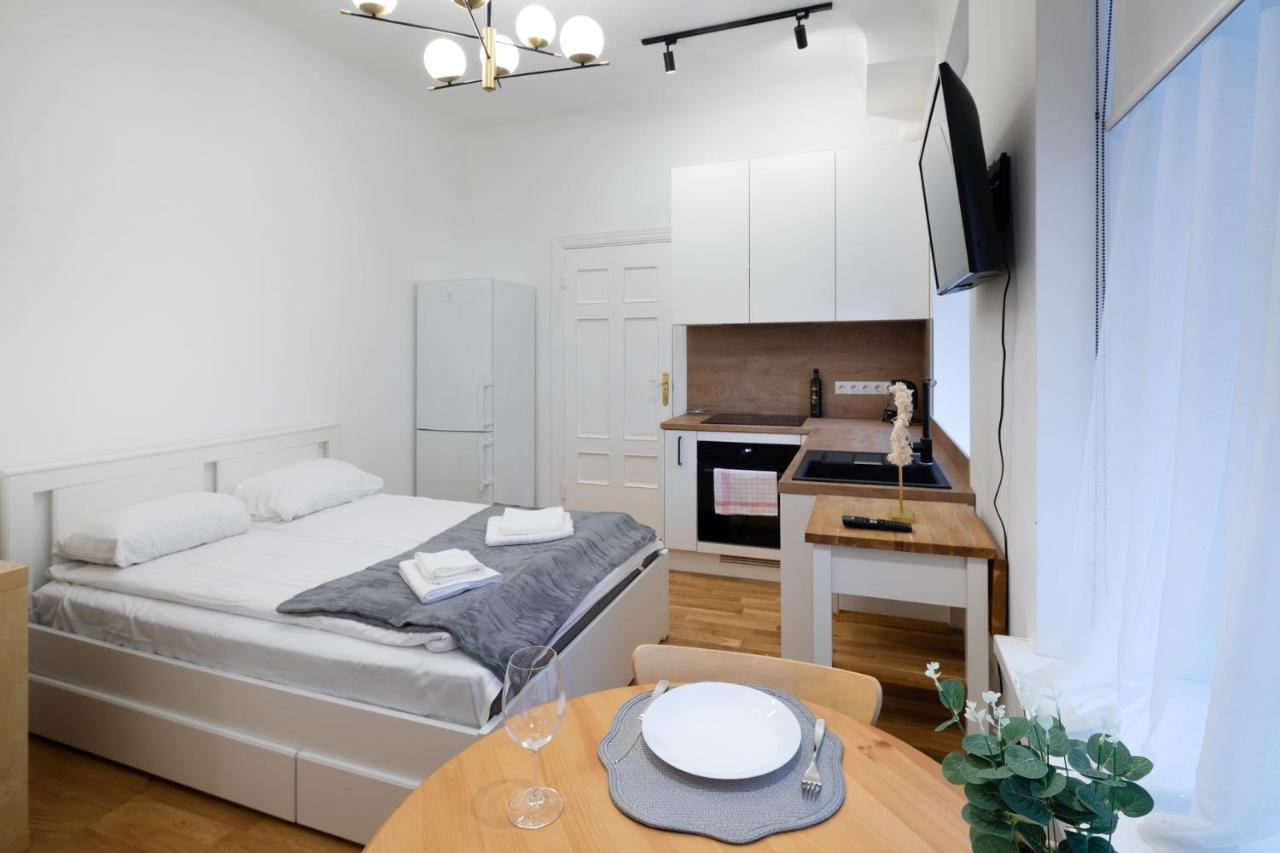 Brivibas House Design Apartments In City Center Riga Luaran gambar