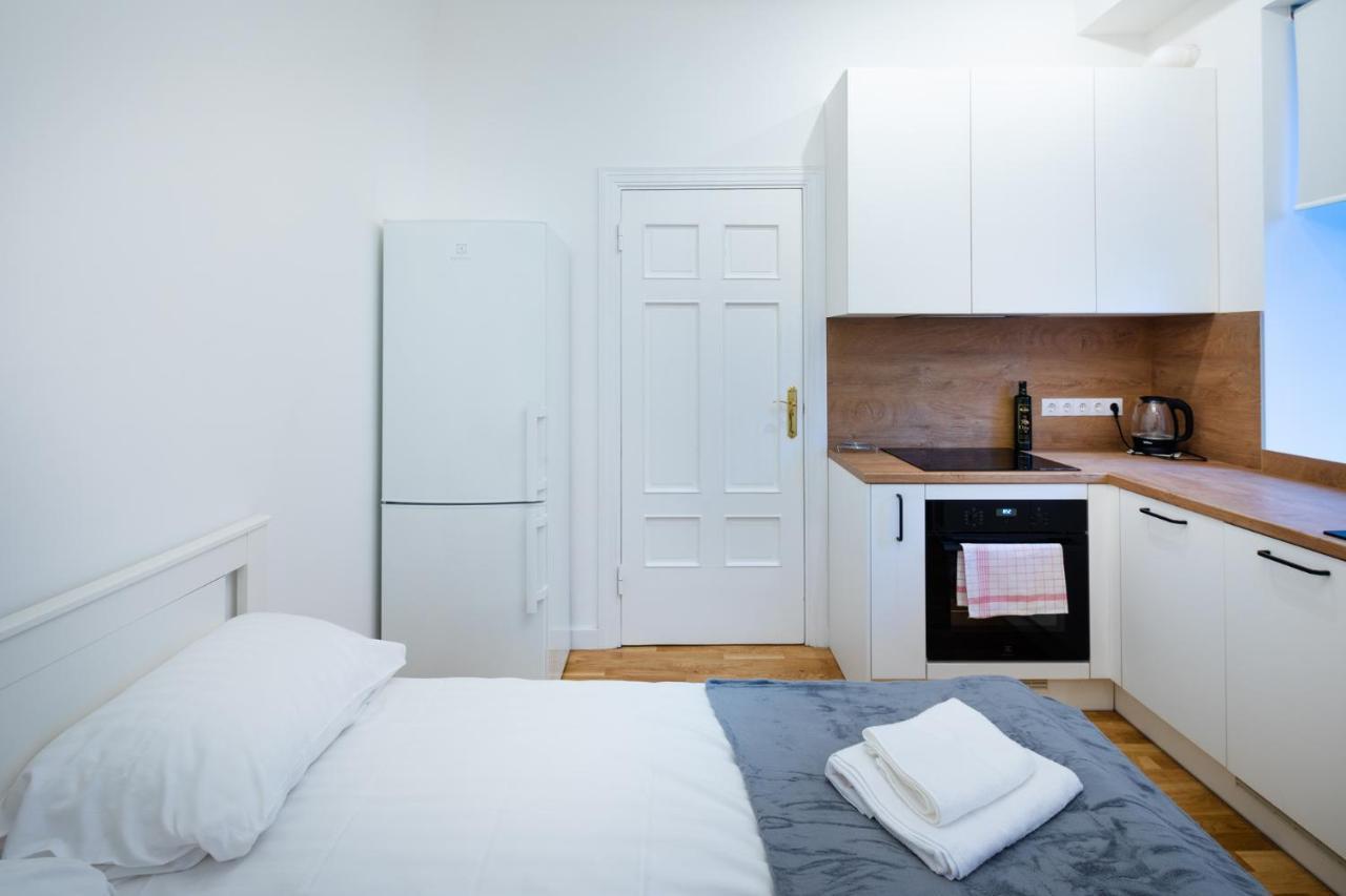 Brivibas House Design Apartments In City Center Riga Luaran gambar